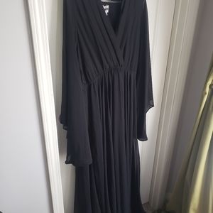 Long bellsleeve black maxi dress